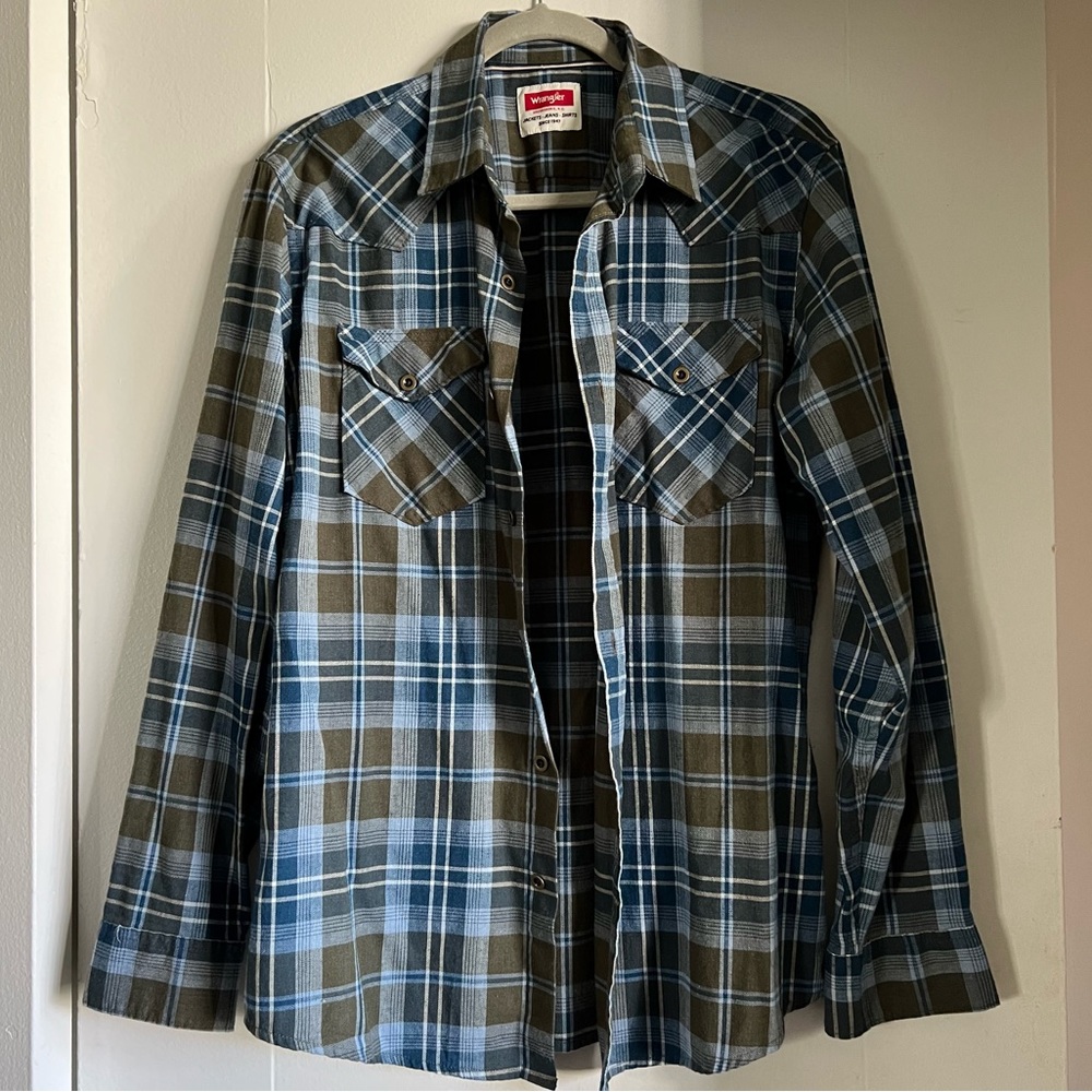 Wrangler flannel size medium